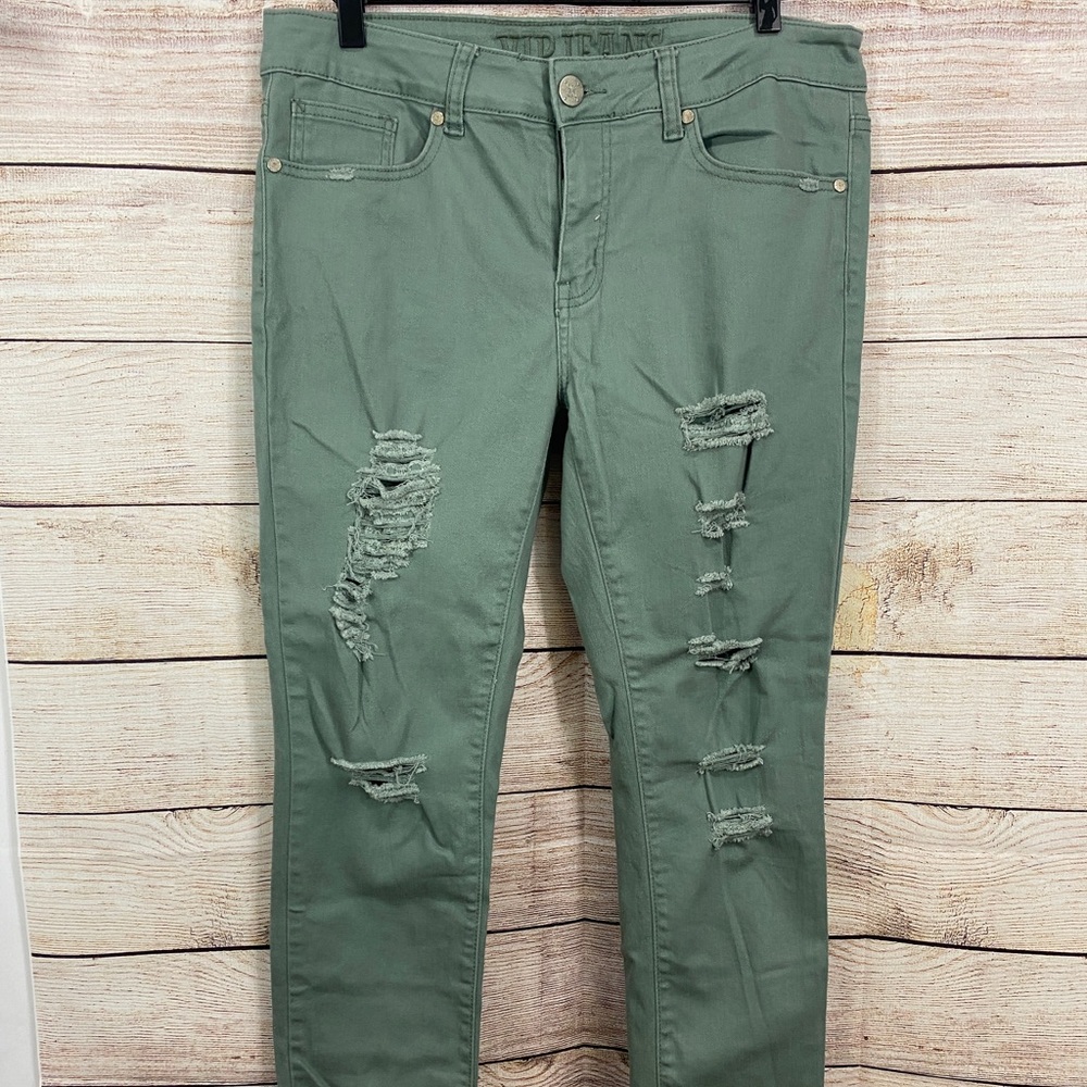 Like new women’s VIP jeans / distressed
